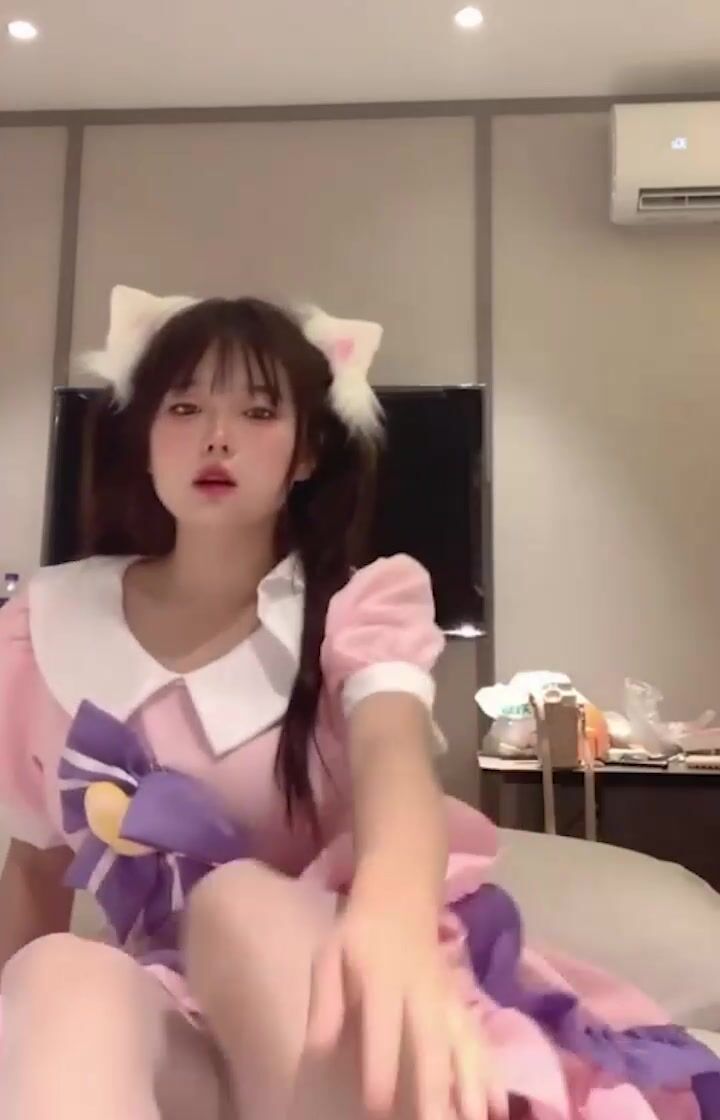 福利姬制服小萝莉妹子手指抠逼自慰，肉穴特别诱惑，毛都没长齐