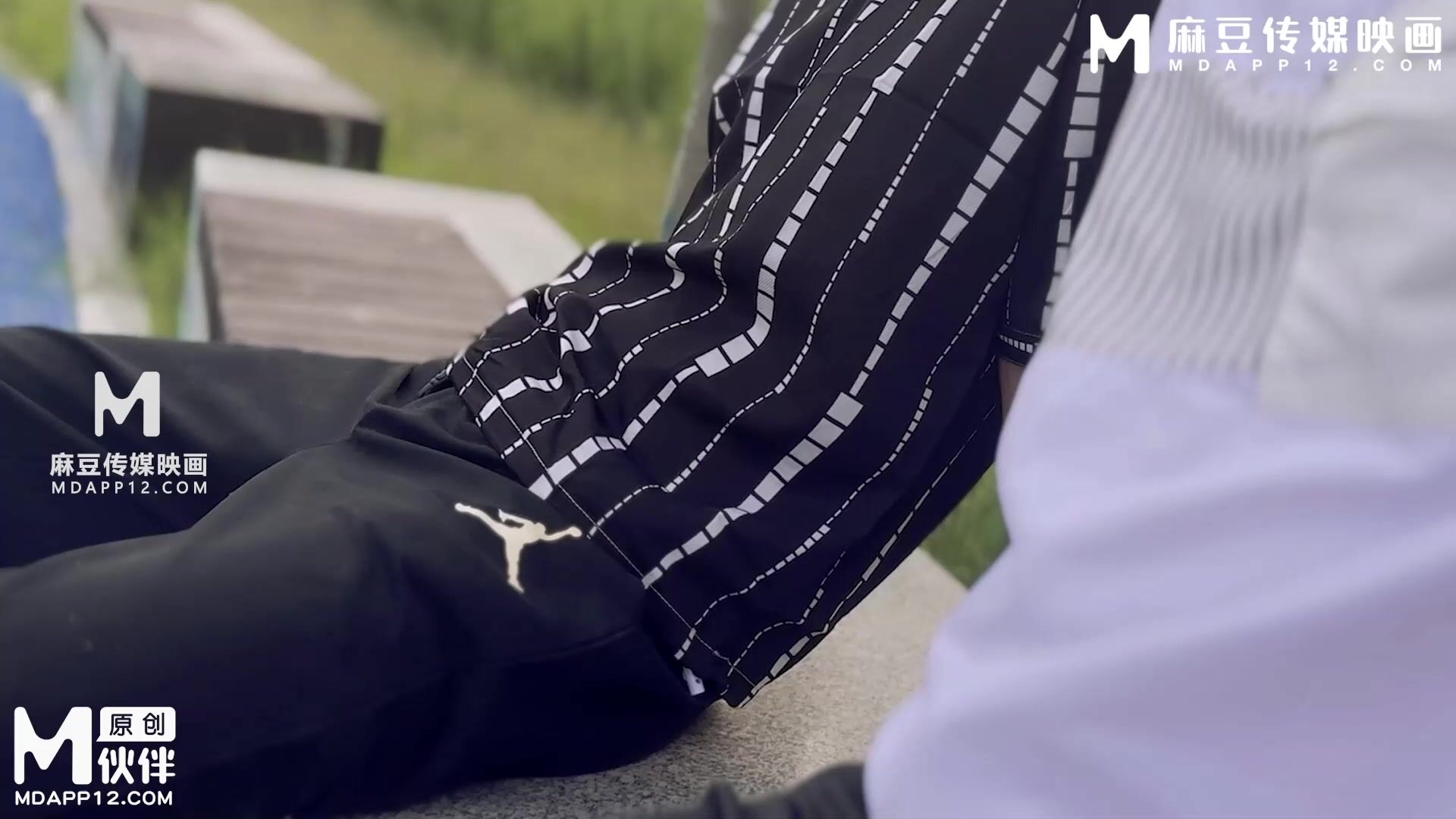 -麻豆传媒 EMS-005 我与好哥们一起调教 风韵犹存的大奶妈妈