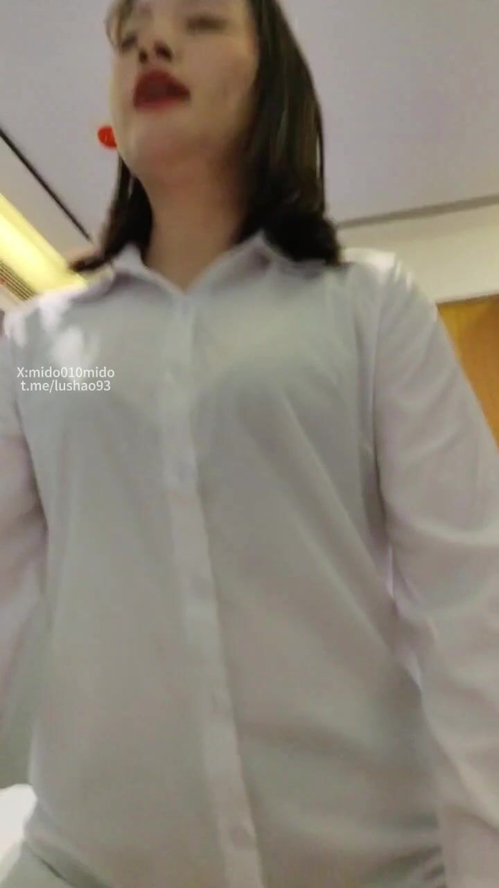 路少出击会所：短发迷人的少妇，风情万种抵挡不住，398手撸，释放火山！