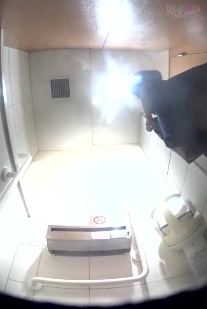 商场女厕全景偷拍众多的小姐姐和美女职员各种姿势嘘嘘 各种美鲍完美展示