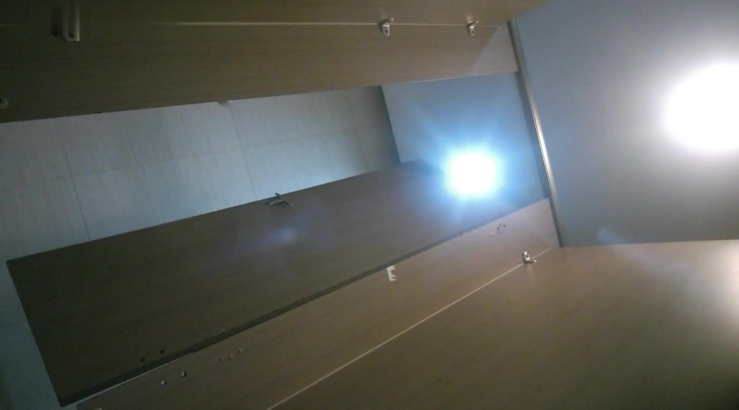 十二月流出魔手 外购精品厕拍酒吧女厕后拍近距离偷拍迷彩裤眼镜美女的浓密多毛逼