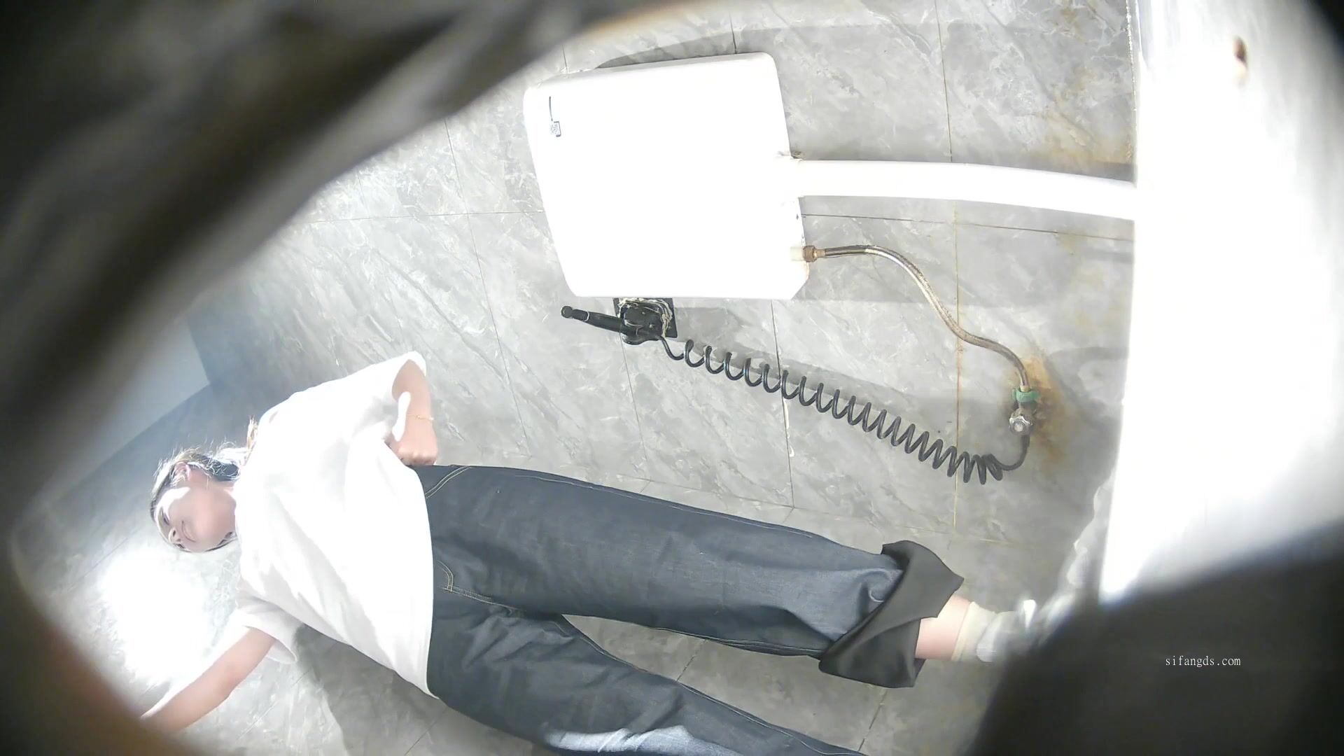 -KTV女厕全景偷拍 几位大长腿小姐姐的极品美鲍鱼