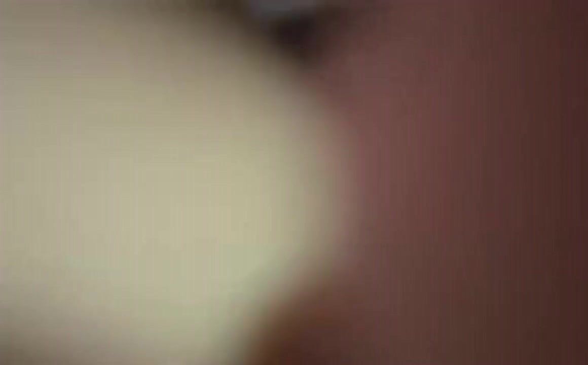 海角社区淫乱大神母子玩逼新作 畜生儿子趁着老爸外出竟对亲妈下了毒手无套内射逼里