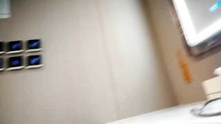 一月最新流出 偷拍大神潜入国内某温泉会所~更衣沐浴偷拍几个貌似附近高校的学妹.