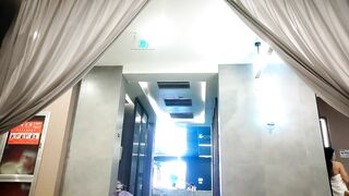 一月最新流出 偷拍大神潜入国内某温泉会所~更衣沐浴偷拍几个貌似附近高校的学妹.