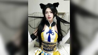 -明星脸TS彤彤：外表光鲜亮丽背地里是个爱吃鸡吧的骚逼，看着彤彤穿着白袜和粉嫩的半勃起鸡巴一定很“性奋”吧