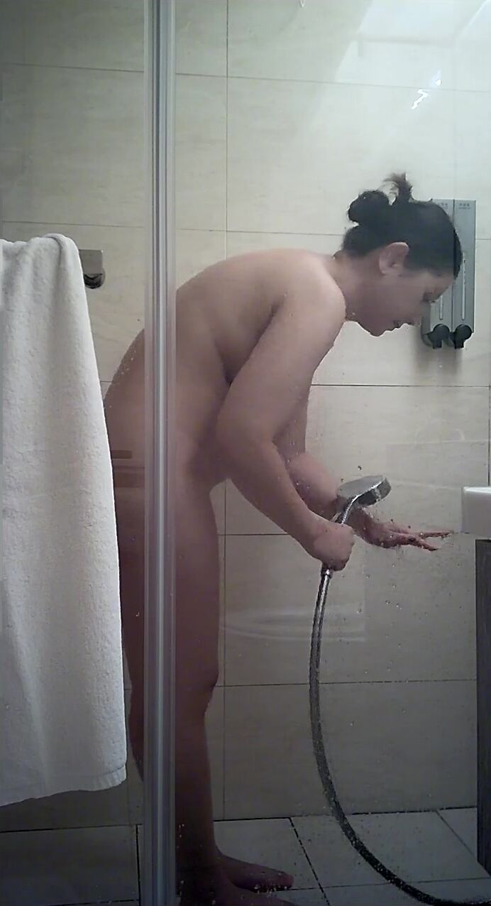 偷拍朋友露脸洗澡