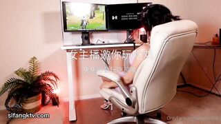 演员、模特于一身，网红极品波霸，反差女神【谭晓彤】露脸付费，游戏女主播邀你玩吃鸡