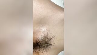 -单位领导酒店潜规则身材不错的美女同事 先用按摩棒玩一下她的嫩鲍鱼