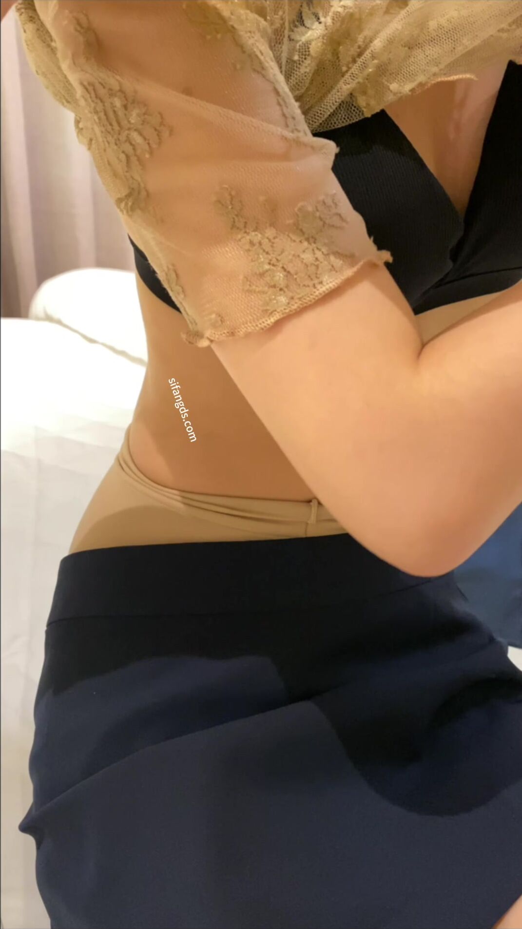 【ISS尤好物摄影】欣欣 极品丝足美腿 脱衣脱丝诱惑 抚摸