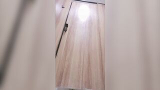 新流出 私房大神极品收藏商场女厕全景后拍系列和男友通话中美女逼里有根线