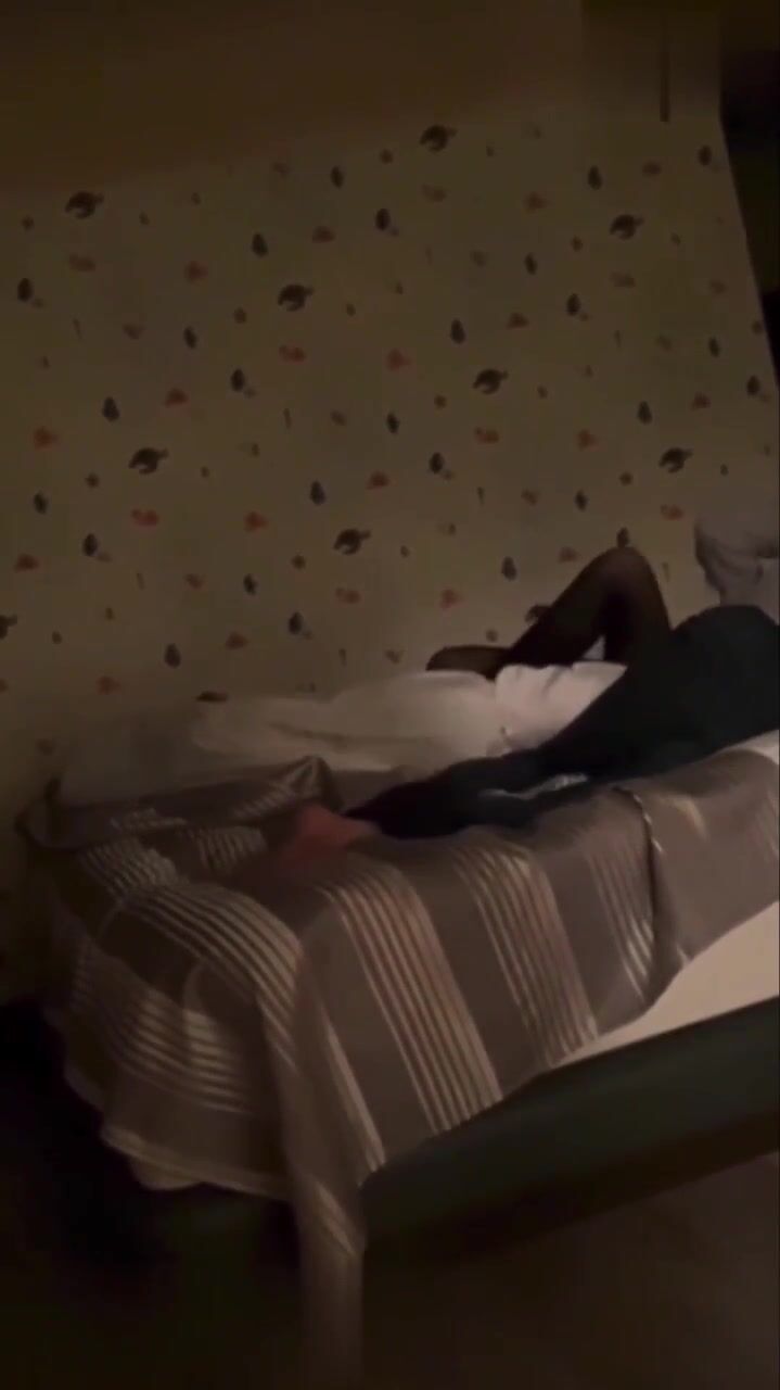 【重磅推荐！叫声可射】真实强奸汽车销售女同事！“你禽兽啊！畜牲！求求你放过我”脱了裤子强行插入，拼命反抗，哭的撕心裂肺