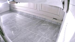 -一月最新流出 厕拍大神给KTV送酒潜入女厕偷拍镂空黑裙少妇尿完吃颗口香糖