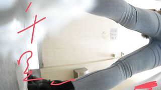 步行街路边公厕全景偷拍 多位女神级的少妇各种极品名器