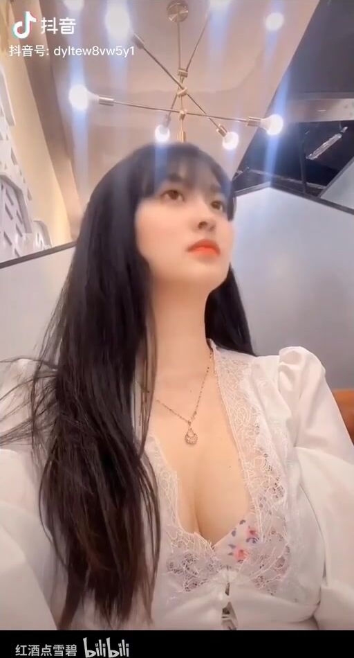 肉肉微胖界最顶级的网红甜美御姐冰淇淋，肉感十足丰满的身材，丰满挺拔的粉嫩大奶子，想不到啊 微胖的女人也能如此有味道