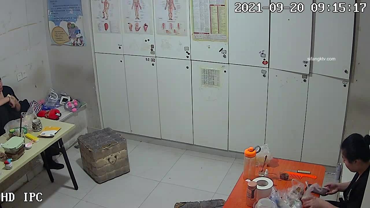 【稀缺摄像头 甄藏】最新破解九月养生会所更衣室摄像头 身材个个都不错 咪咪真不小 配合黑丝超性感 高清720P版1