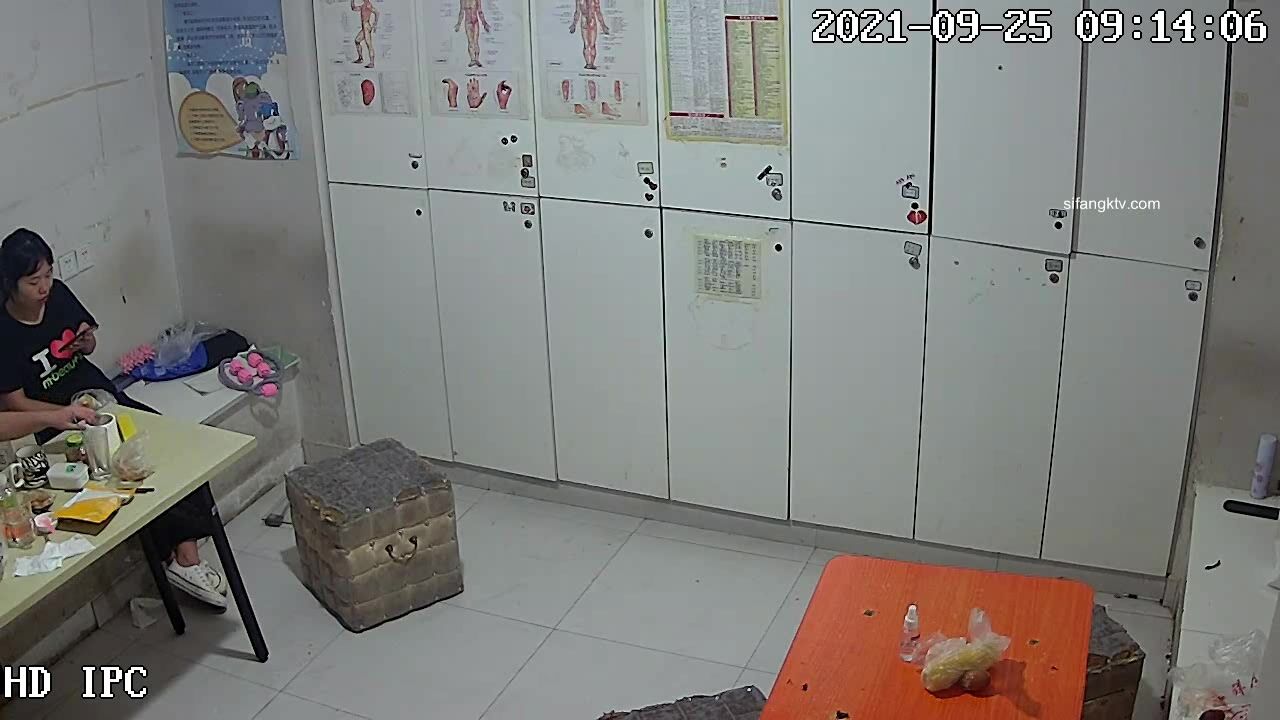 【稀缺摄像头 甄藏】最新破解九月养生会所更衣室摄像头 身材个个都不错 咪咪真不小 配合黑丝超性感 高清720P版2