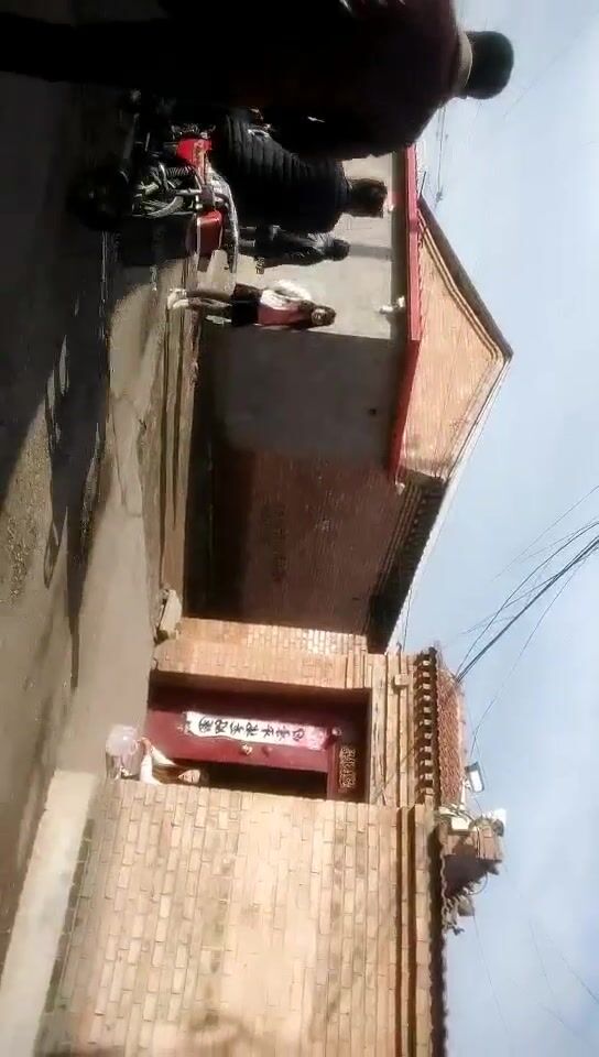 站街女探花大萌萌城中村扫街农家小院几十块整了个风韵犹存的卖淫少妇