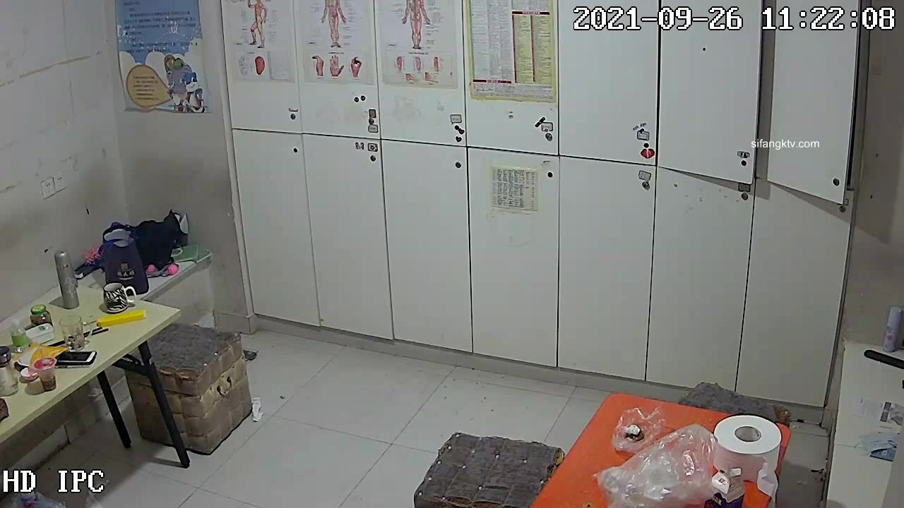 【稀缺摄像头 甄藏】最新破解九月养生会所更衣室摄像头 身材个个都不错 咪咪真不小 配合黑丝超性感 高清720P版3