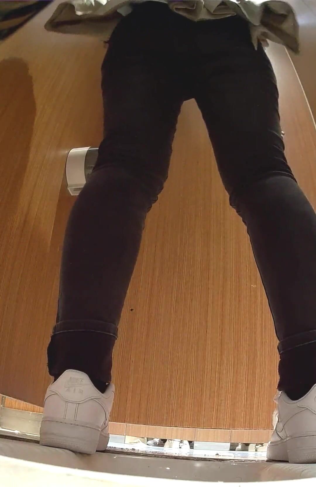 最新全镜偷窥眼镜美少妇嘘嘘 大肥屁屁甩的人头晕 高清原档