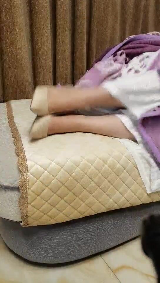 2021.10.15，【柒夜一枝花】，深夜，良家小少妇登门来相会，人妻最懂男人心，无套啪啪，口交卖骚，浪劲十足