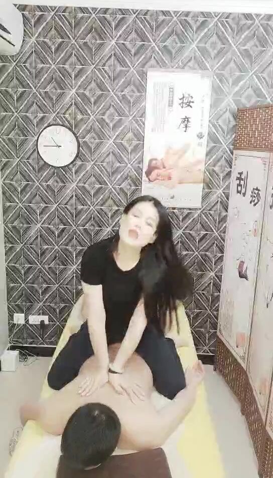 2021.10.20，【权少很骚呐】，漂亮小少妇，一颦一笑风情无限，肤白貌美，这么骚勾引得大哥性趣盎然开干