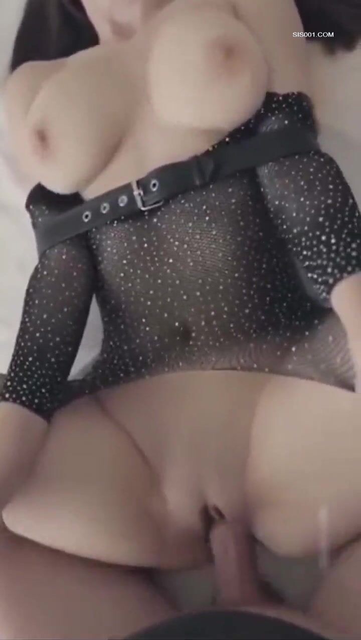 大奶美女 无毛鲍鱼真的太嫩太紧 一分钟就缴枪 奶子是极品晃的也好看