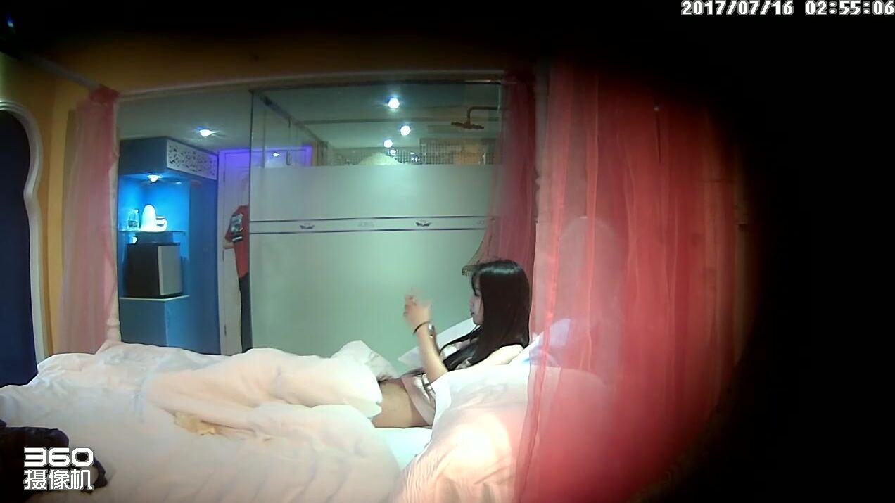 【360酒店】高颜值小女友，纤细腰身，白皙肌肤，刷手机摸着阴毛等着挨操，被无套干得嗷嗷叫，清脆叫春呻吟声，听着真得劲！