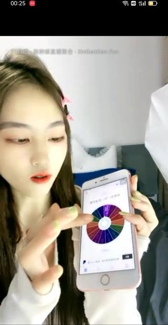 网红界最顶级颜值的淑女型女神，170CM的九头身材，奶子够吸引人，且不愧是腿模啊，大长腿穿上黑丝 让人鼻血都止不住