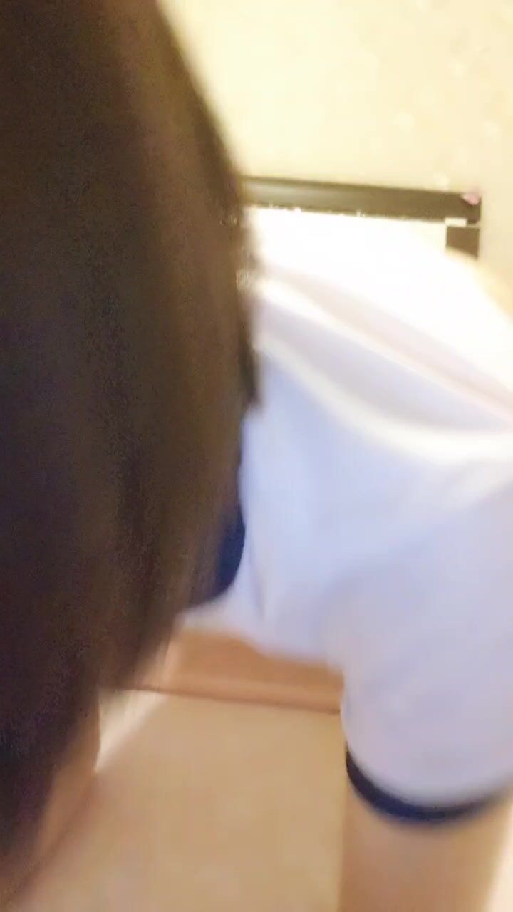 颜值不错的小学妹激情大秀，身材棒棒哒黑白丝情趣诱惑，听狼友指挥性感诱舞随性摇摆，自己揉捏奶子自慰逼逼