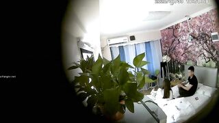 2262 真实酒店偷拍，高质量情侣开房做爱整天腻在一起，拍到女的正脸 很正点1