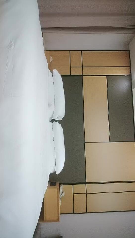 2021-10-25 战神小利大圈高质量外围美女，170CM大长腿扭臀掰穴，舔屌吸吮抬腿抽插小穴，被操的啊啊直叫