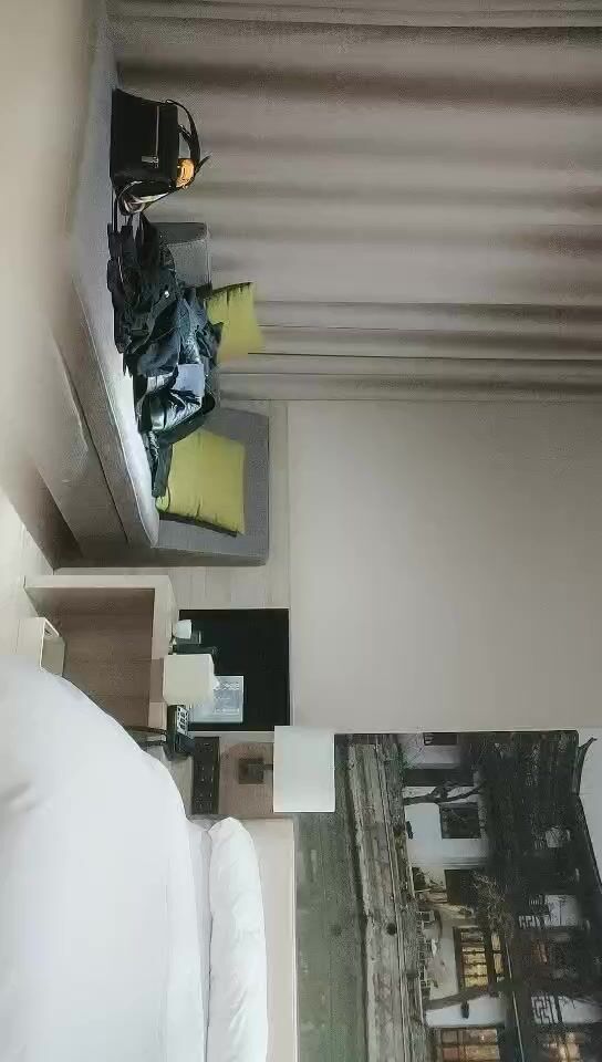 2021-10-28 战神小利顶级180CM高端妹子返场，极品大长腿翘起屁股，镜头前深喉自摸，扛腿侧入骑乘猛操