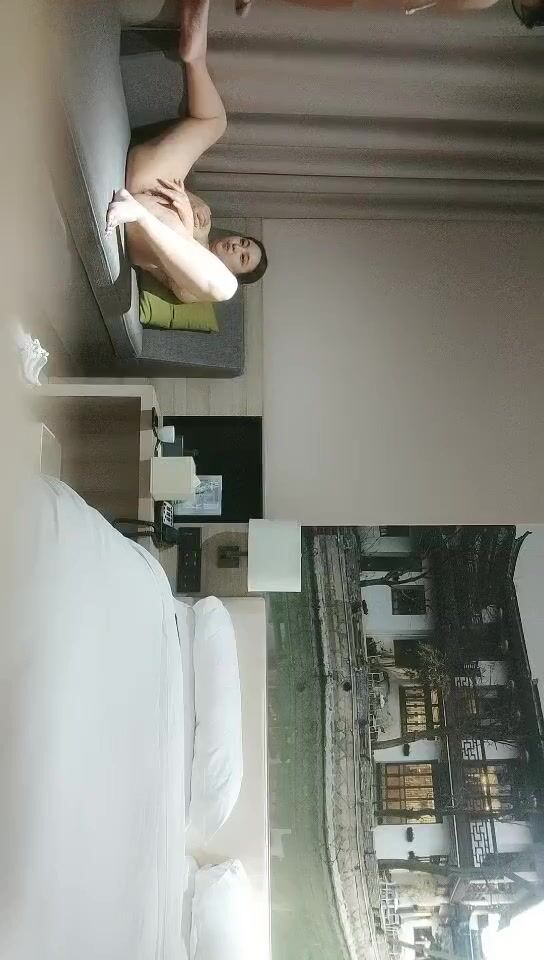 2021-10-28深夜平台一哥 战神小利高价约炮颜值外围兼职妹各种姿势干到满头大汗