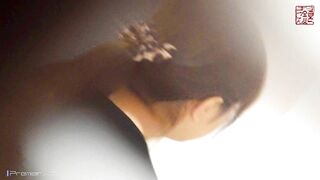 大胆坑神潜入大学校园女生卫生间独占一个坑位连续偸拍几位学妹方便美女一线天骚气的无毛逼真的很顶