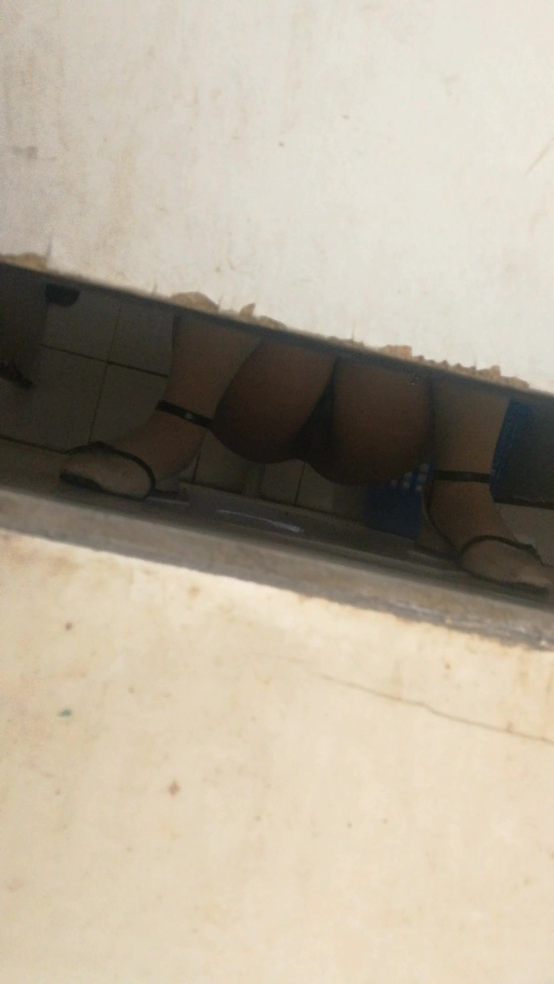 大学校园尾随黄裙肉丝微胖小美女 光滑的唇壁磨起来肯定会很舒服