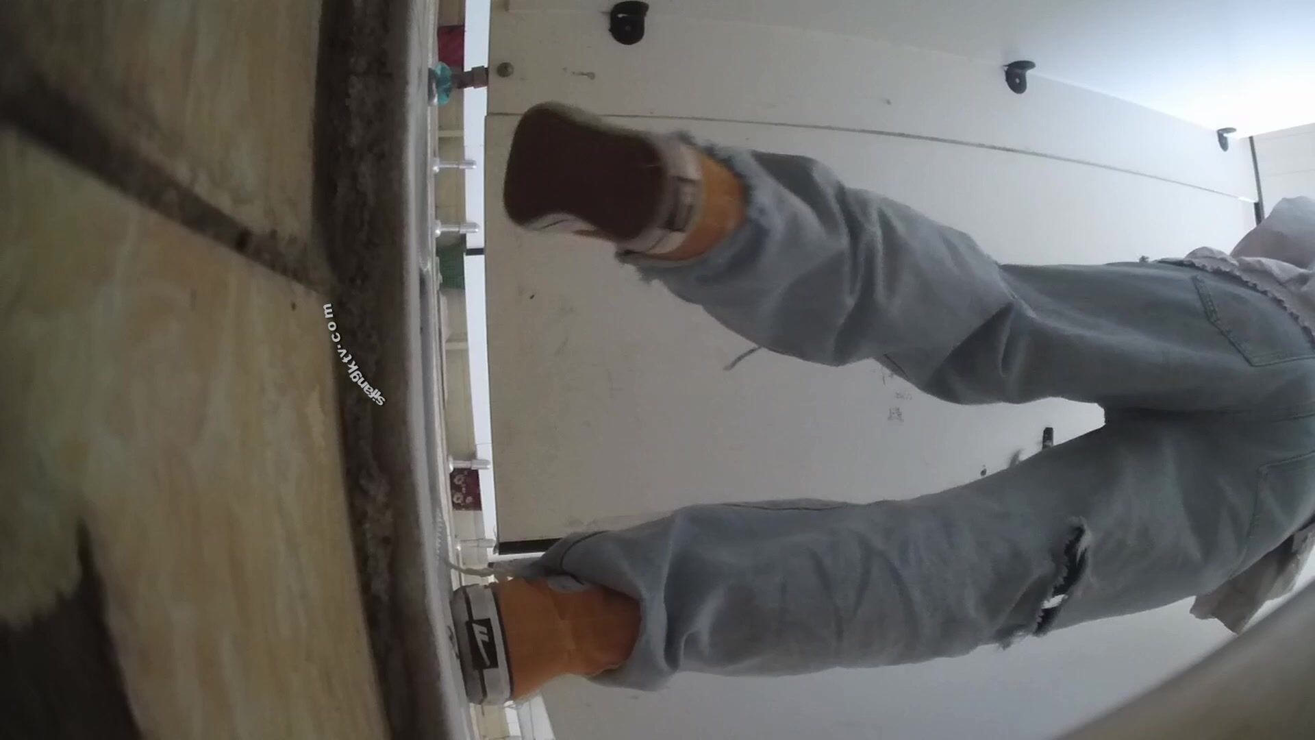 魔手外购2021十月最新流出精品厕拍商城后景 大号篇台球厅小太妹 穿着 裤里丝网袜 台球厅小太妹 穿着_裤里丝网袜出来_浪