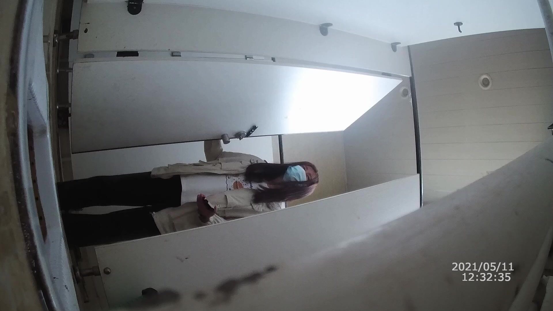 魔手外购2021十月最新流出精品厕拍商城后景 大号篇台球厅小太妹 穿着 裤里丝网袜 喜欢鸡汤文的彪马清纯小姐姐拉_屎选位