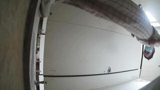 魔手外购2021十月最新流出精品厕拍商城后景 大号篇台球厅小太妹 穿着 裤里丝网袜 气质超高背带裤小姐姐好奇的目光一直停留在手铐上