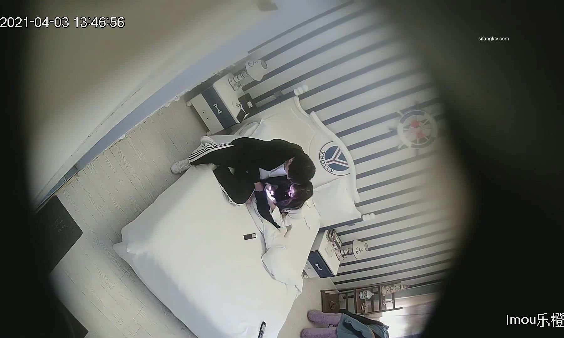 2021-4月小清新主题酒店外表清纯眼镜妹与帅男友开房看得出刚恋爱不久首次开房都很拘谨缠绵聊了半天才开始进入正题