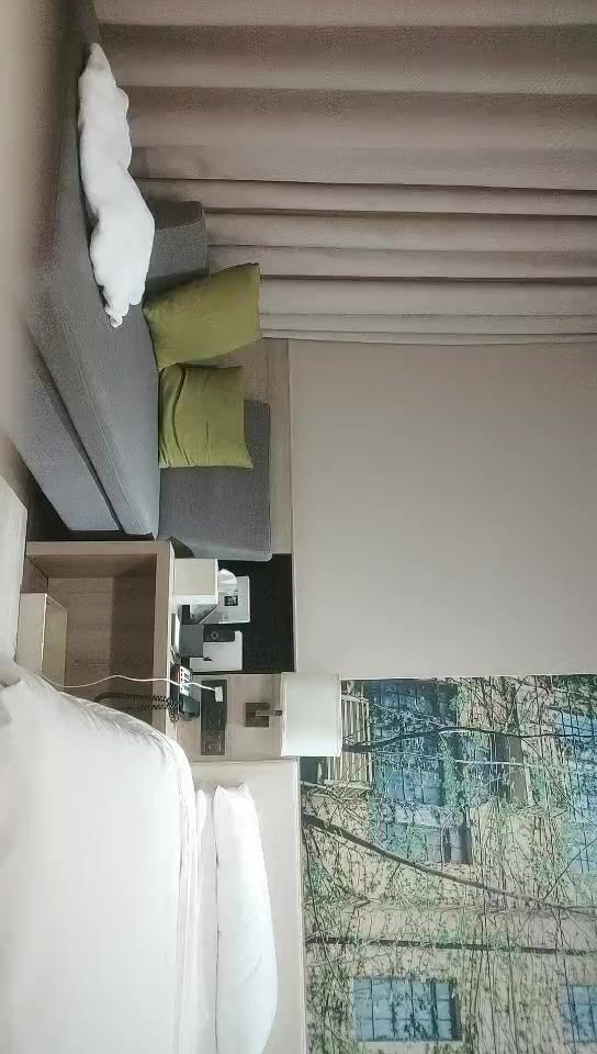 2021-11-3 战神小利花臂纹身外围小姐姐，撩下内衣吸吮奶子，镜头前舌吻揉穴调情，主动骑乘套弄，扶腰后入打桩