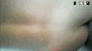 -禽兽！「哈先生」勾搭路边等车的骚妇，水中下药后在车里强上！没想到是个极品鲍鱼！