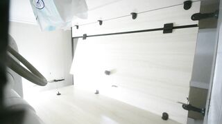 -大专女厕全景偷拍 多位漂亮学妹的各种美鲍鱼.