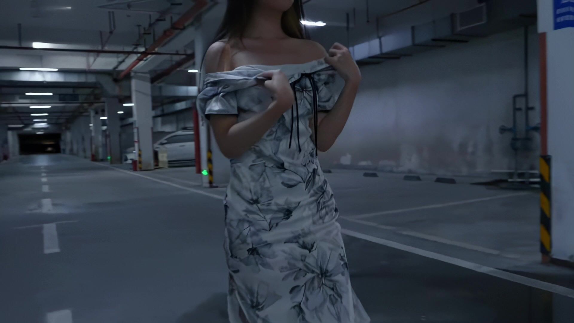 情色摄影师【MixMico】出品无圣光美女摄影，户外露出，大尺度掰逼