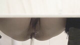 商场女厕全家偷拍 极品少妇的微毛小嫩鲍鱼.