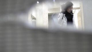 商场女厕全家偷拍 极品少妇的微毛小嫩鲍鱼.