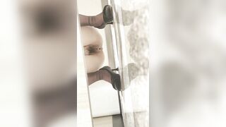 酒店女厕全景偷拍 黑丝美女前台的极品大鲍鱼