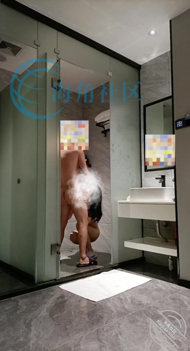 《家庭乱伦》和美艳的堂姐一起洗鸳鸯浴堪称比翼 提臀前入、后入、口爆内射.