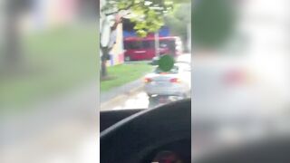 在公交车上看到的惊人一幕 卧槽！这玩的太那个了吧.