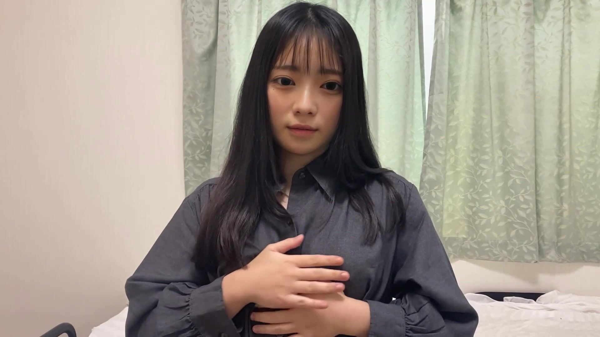 【最新流出FC2-PPV-4584502无修正系列】，明星气质，超高颜值19岁女大生，课余时间援交，被饥渴爆肏2